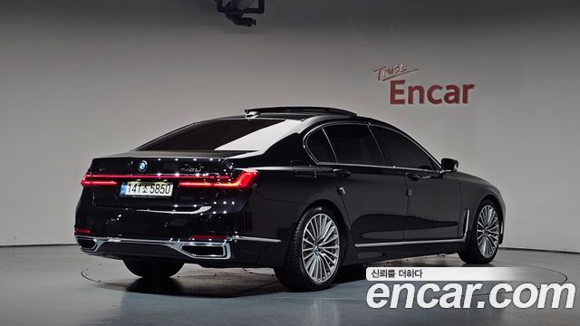 BMW 7 Series (G11) 740Li xDrive Design Pure Excellence 2022 — фото 2