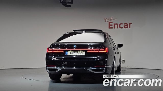 BMW 7 Series (G11) 740Li xDrive Design Pure Excellence 2022 — фото 4