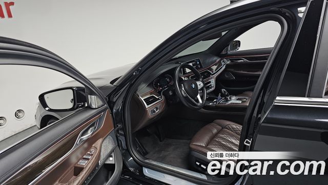 BMW 7 Series (G11) 740Li xDrive Design Pure Excellence 2022 — фото 10