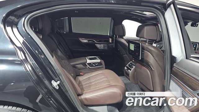BMW 7 Series (G11) 740Li xDrive Design Pure Excellence 2022 — фото 11
