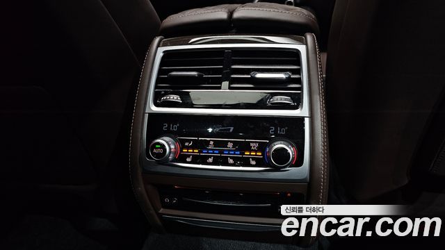 BMW 7 Series (G11) 740Li xDrive Design Pure Excellence 2022 — фото 19