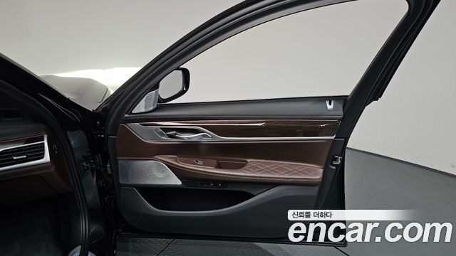 BMW 7 Series (G11) 740Li xDrive Design Pure Excellence 2022 — фото 24