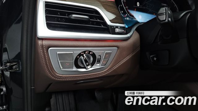 BMW 7 Series (G11) 740Li xDrive Design Pure Excellence 2022 — фото 32