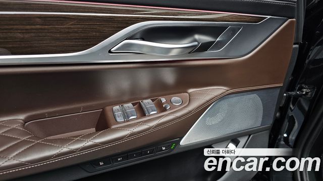 BMW 7 Series (G11) 740Li xDrive Design Pure Excellence 2022 — фото 37