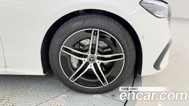 Mercedes-Benz E-Class (W214) E300 4MATIC AMG Line 2025 — фото 10