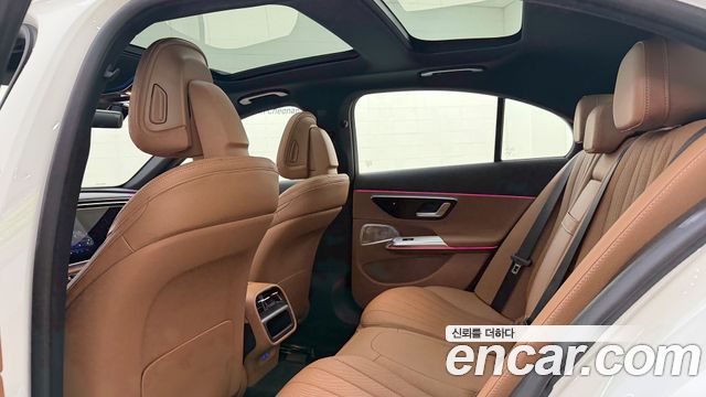 Mercedes-Benz E-Class (W214) E300 4MATIC AMG Line 2025 — фото 24