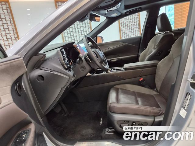 Lexus RX450h+ (V) Luxury 2023 — фото 9
