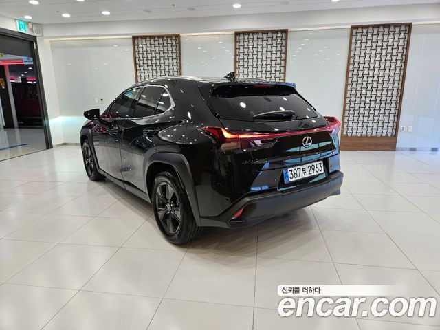 Lexus UX300h 2.0 2WD 2026 — фото 2