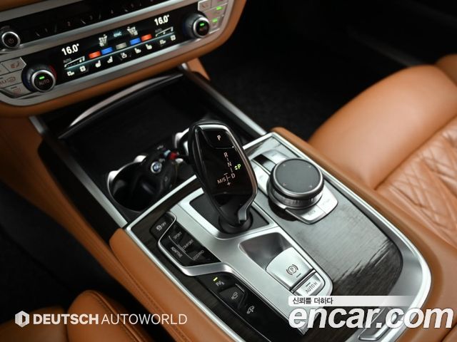 BMW 7 Series (G11) 730d xDrive Design Pure Excellence 2022 — фото 9