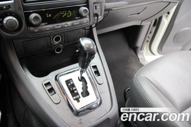 KG Mobility (SsangYong) Korando Turismo 2WD GT 9-seater 2014 — фото 8