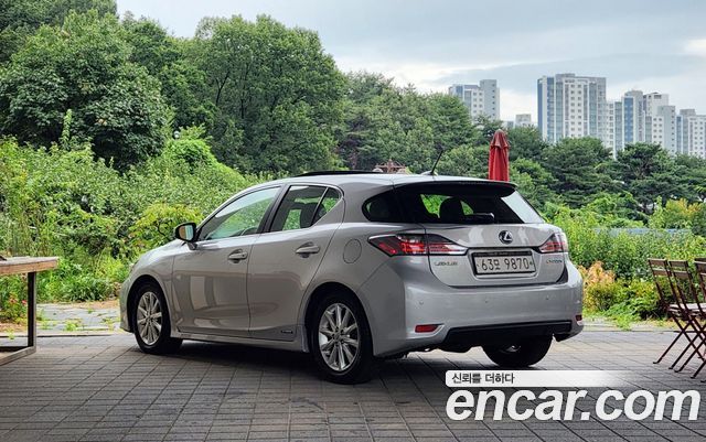 Lexus CT200h 1.8 Compact Trendy ZWA10 2011 — фото 2