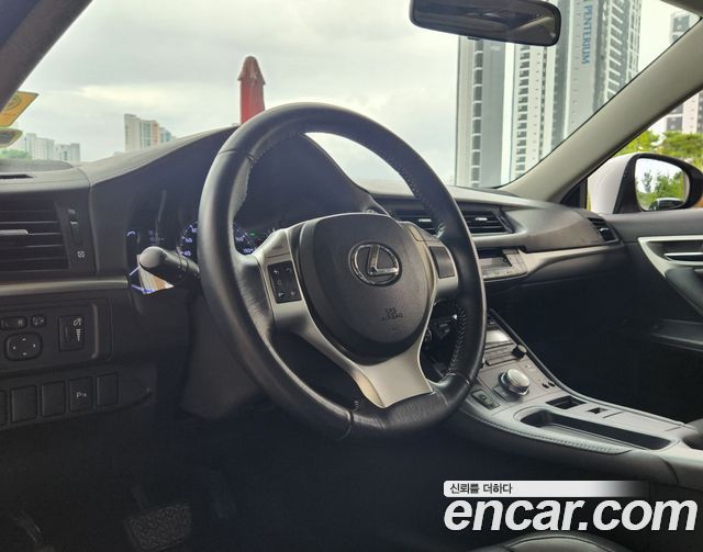 Lexus CT200h 1.8 Compact Trendy ZWA10 2011 — фото 17
