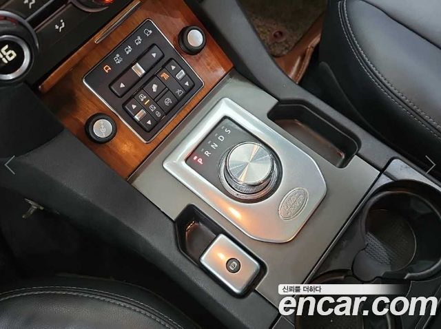 Land Rover Discovery 4 3.0 SDV6 SE 2014 — фото 8