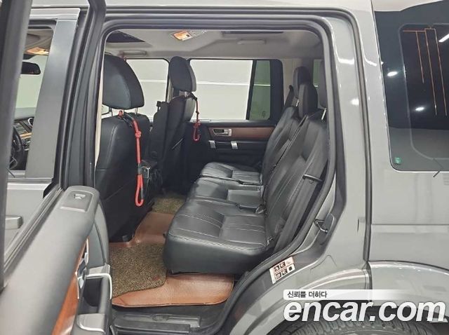 Land Rover Discovery 4 3.0 SDV6 SE 2014 — фото 16