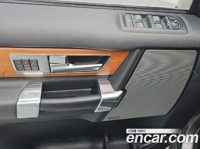 Land Rover Discovery 4 3.0 SDV6 SE 2014 — фото 21