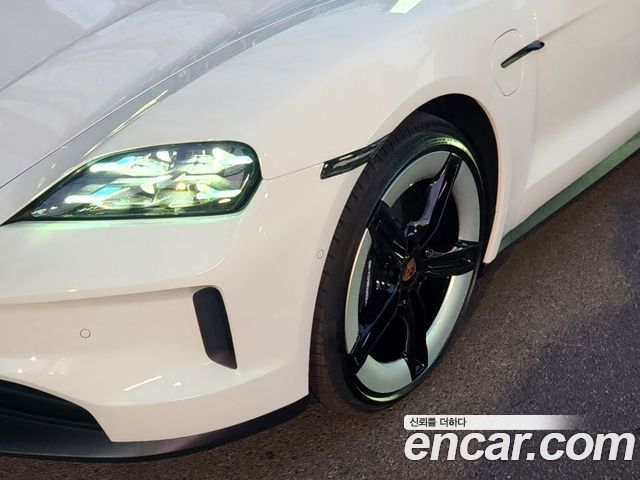 Porsche Taycan Base