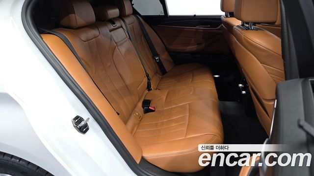 BMW 5 Series (G30) 530i xDrive M Sport Package Plus 2017 — фото 12