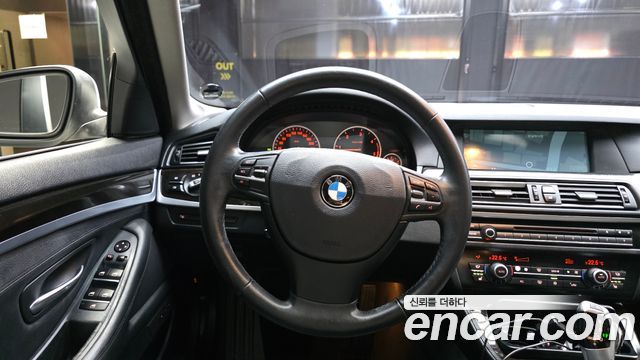 BMW 5 Series (F10) 520d 2011 — фото 17