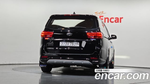 Kia Carnival 9-Seater Noblesse Special 2020 — фото 4