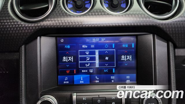 Ford Mustang GT Convertible 2022 — фото 18