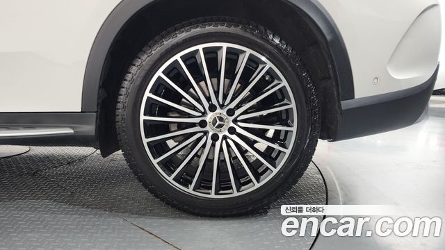 Mercedes-Benz GLC-Class (X254) GLC300 4MATIC AMG Line 2023 — фото 21
