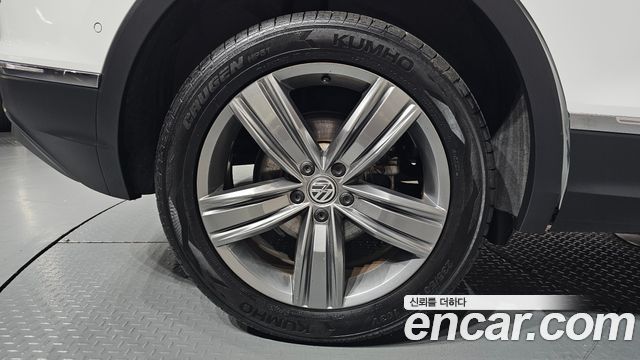 Volkswagen Tiguan (II) 2.0 TDI 4Motion Prestige 2018 — фото 21