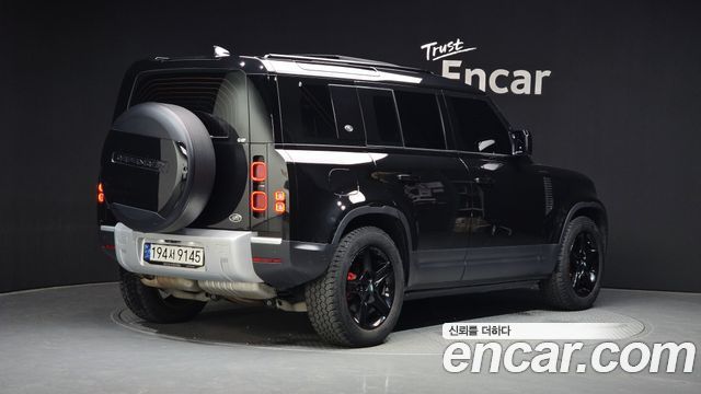 Land Rover Defender (L663) 110 D250 SE 2023 — фото 2