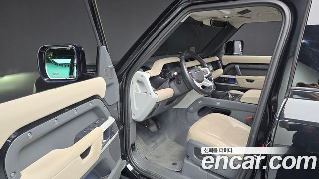 Land Rover Defender (L663) 110 D250 SE 2023 — фото 10