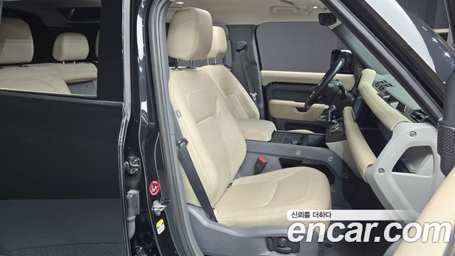 Land Rover Defender (L663) 110 D250 SE 2023 — фото 12