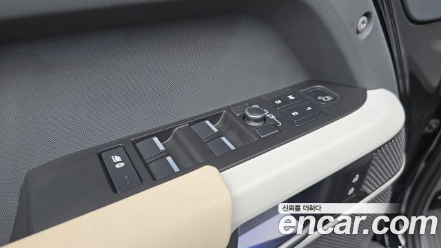 Land Rover Defender (L663) 110 D250 SE 2023 — фото 14