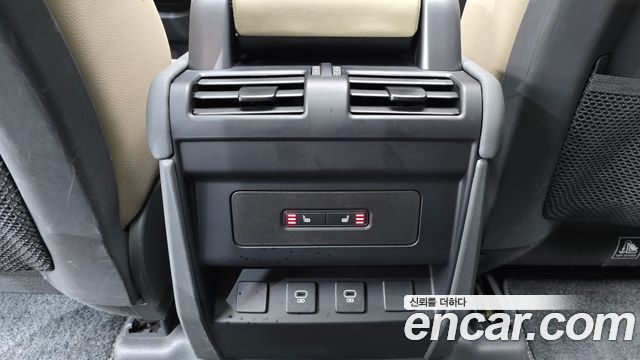 Land Rover Defender (L663) 110 D250 SE 2023 — фото 17