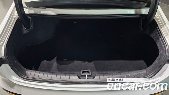 Hyundai Grandeur (GN7) 2,5 Gasoline 2WD Premium 2023 — фото 18