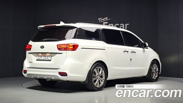 Kia Carnival 9-Seater Prstige 2019 — фото 2