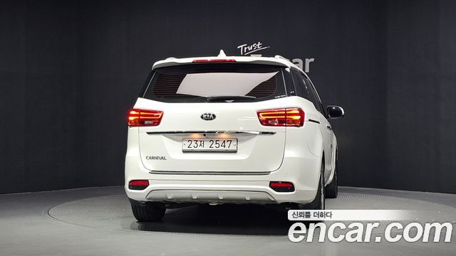Kia Carnival 9-Seater Prstige 2019 — фото 4