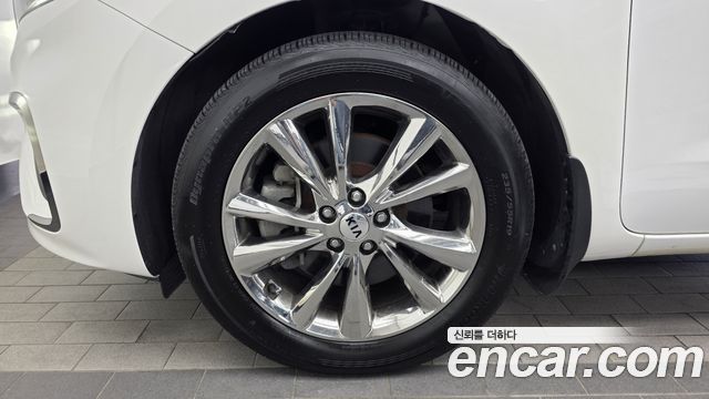 Kia Carnival 9-Seater Prstige 2019 — фото 5