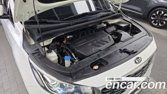 Kia Carnival 9-Seater Prstige 2019 — фото 6