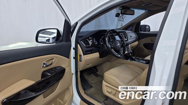 Kia Carnival 9-Seater Prstige 2019 — фото 10
