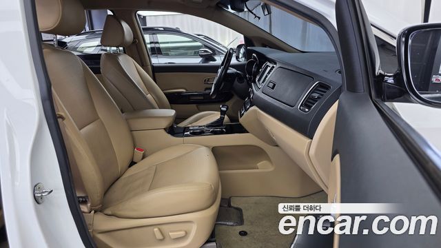 Kia Carnival 9-Seater Prstige 2019 — фото 11