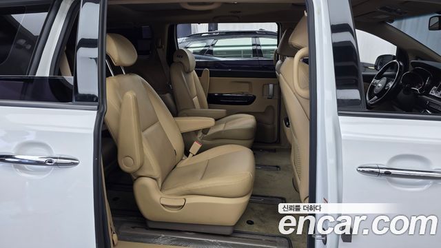 Kia Carnival 9-Seater Prstige 2019 — фото 12