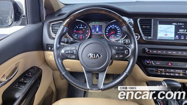 Kia Carnival 9-Seater Prstige 2019 — фото 13