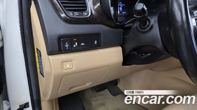 Kia Carnival 9-Seater Prstige 2019 — фото 18