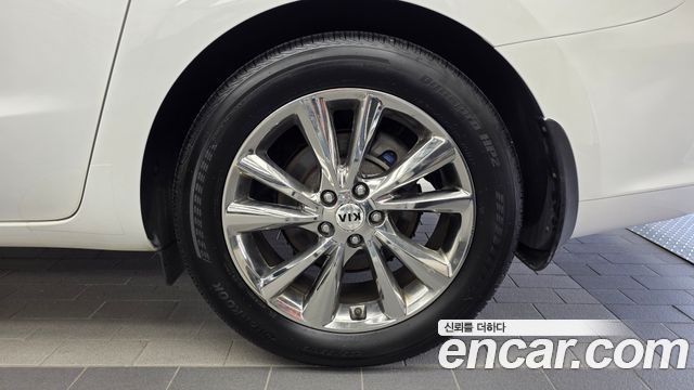 Kia Carnival 9-Seater Prstige 2019 — фото 21
