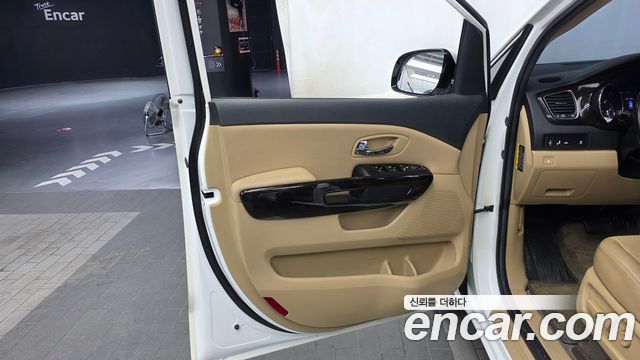 Kia Carnival 9-Seater Prstige 2019 — фото 24