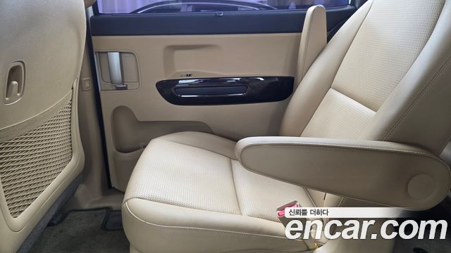 Kia Carnival 9-Seater Prstige 2019 — фото 25