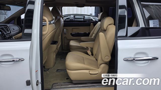 Kia Carnival 9-Seater Prstige 2019 — фото 26