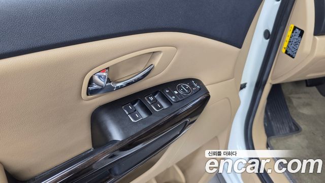 Kia Carnival 9-Seater Prstige 2019 — фото 34