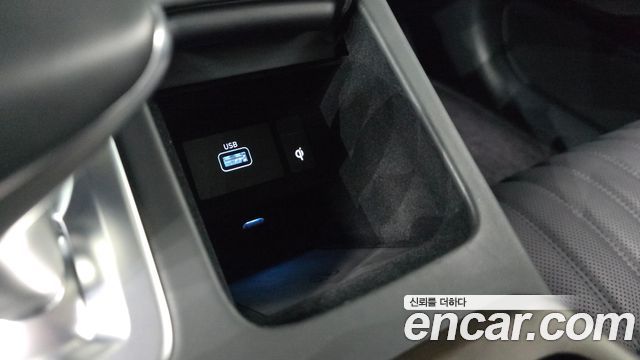 Genesis G90 5.0 AWD Limousine Prestige 2021 — фото 29