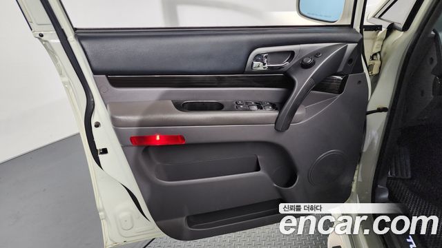 KG Mobility (SsangYong) Korando Turismo 4WD TX 9-seater 2016 — фото 24