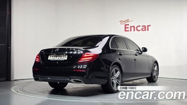 Mercedes-Benz E-Class (W213) E300 4MATIC AMG Line 2020 — фото 2