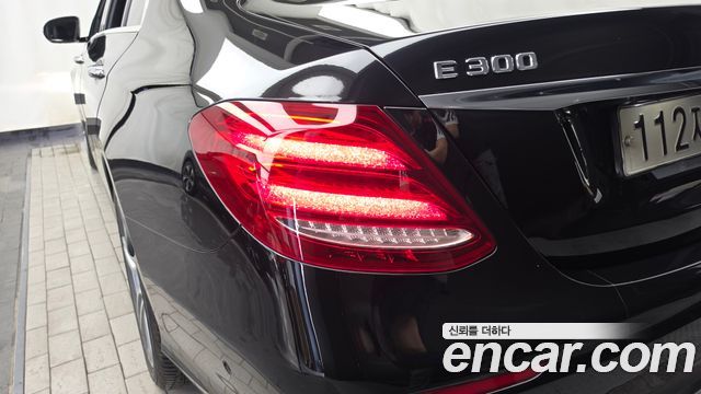 Mercedes-Benz E-Class (W213) E300 4MATIC AMG Line 2020 — фото 29